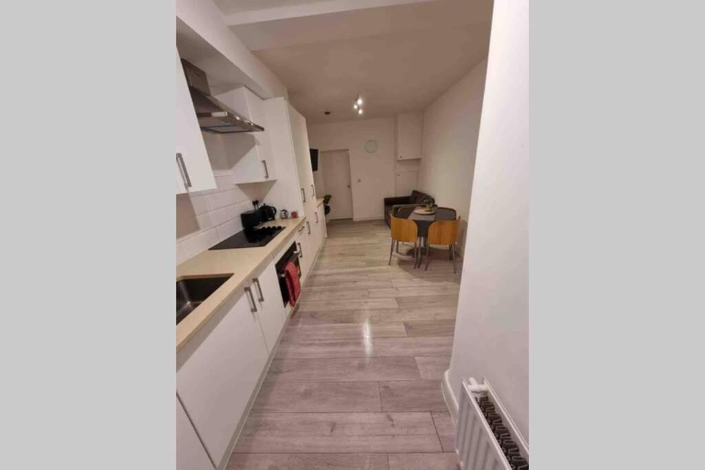3Br 3Privateensuite - Close To Station - Parking Upon Request 에지웨어 외부 사진
