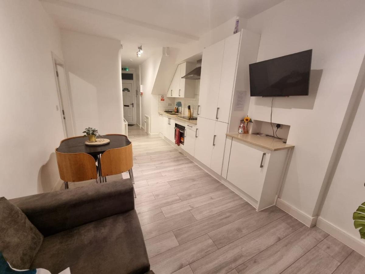 3Br 3Privateensuite - Close To Station - Parking Upon Request 에지웨어 외부 사진